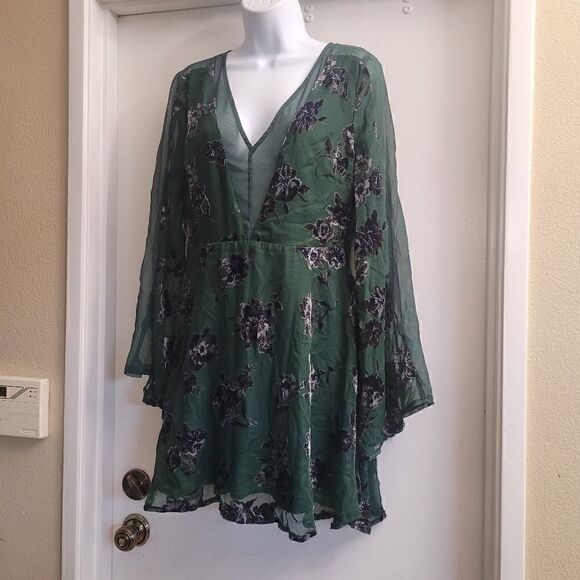 J.O.A. Los Angeles Green Floral Dress with bell sleeve and sheer insets - Picture 3 of 8